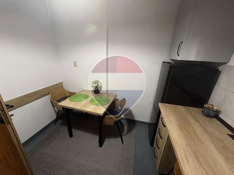 Apartament cu 2 camere decomandat, mobilat în Central