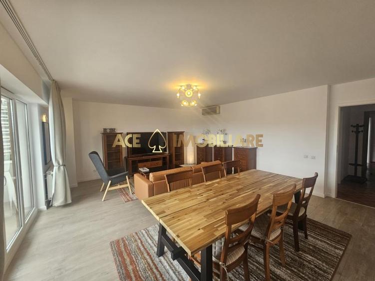 Apartament cu 4 camere decomandat, mobilat în Decebal
