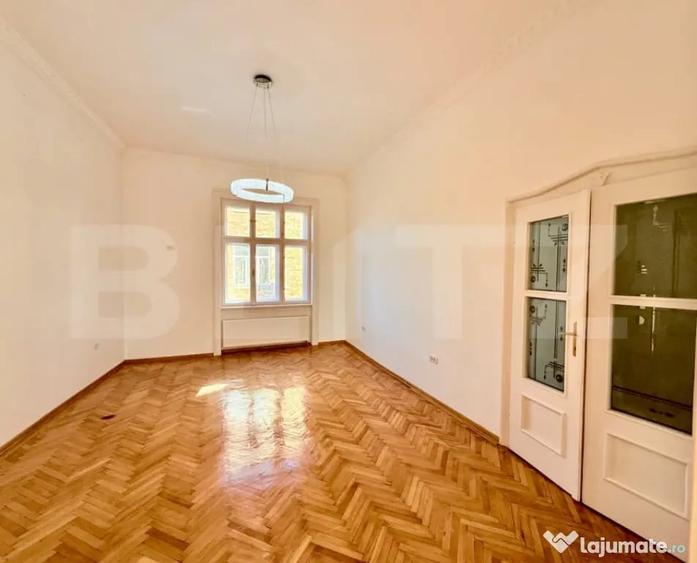 Apartament cu 3 camere decomandat în Sinaia
