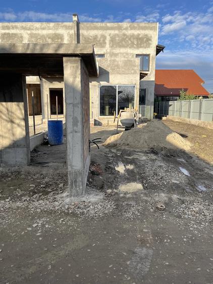 Casă cu Teren 250 Mp în Central