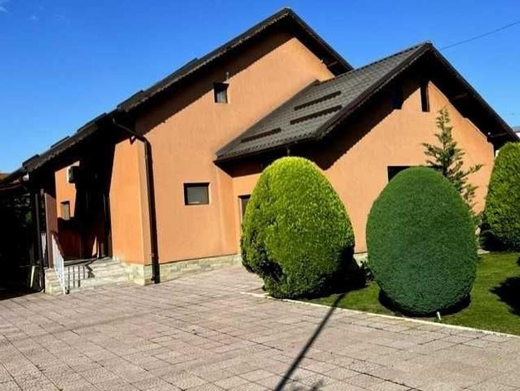Casă cu 4 camere în Băicoi