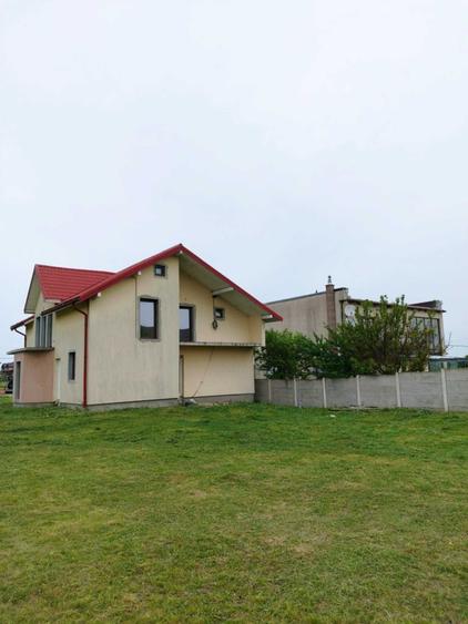 Casă cu 4 camere în Sânandrei
