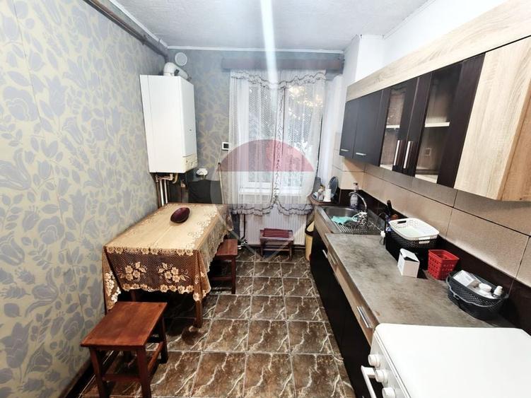 Apartament cu 2 camere semidecomandat, mobilat în Săsar