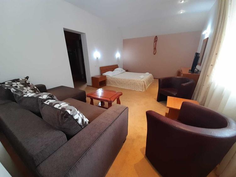 Casă cu 4 camere cu Teren 1000 Mp în Central