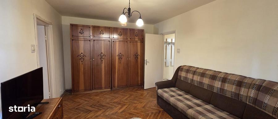 Apartament cu 2 camere semidecomandat în Centrul Civic