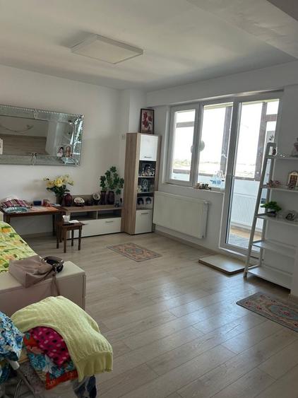 Apartament cu 2 camere semidecomandat în Chiajna
