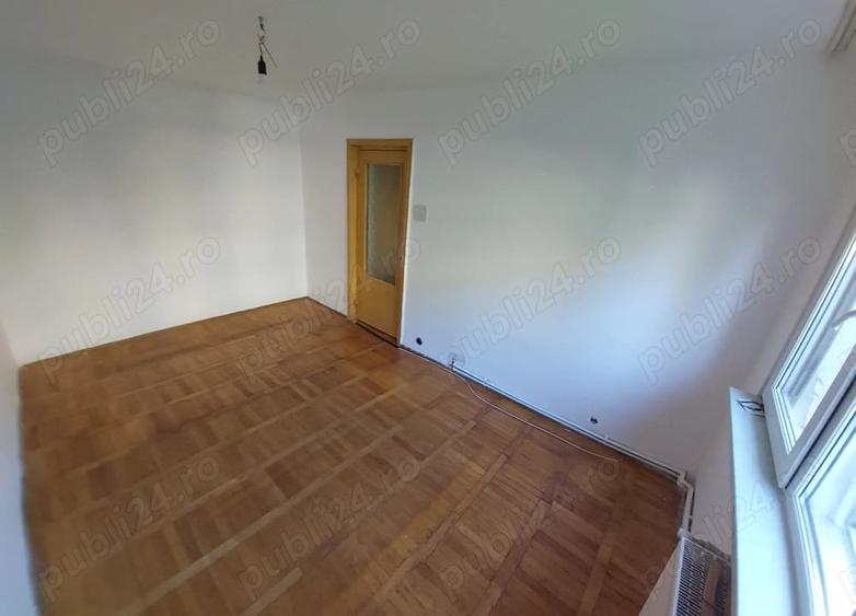 Apartament cu 3 camere semidecomandat în Govândari