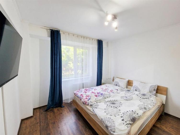 Apartament cu 3 camere semidecomandat în Cantemir