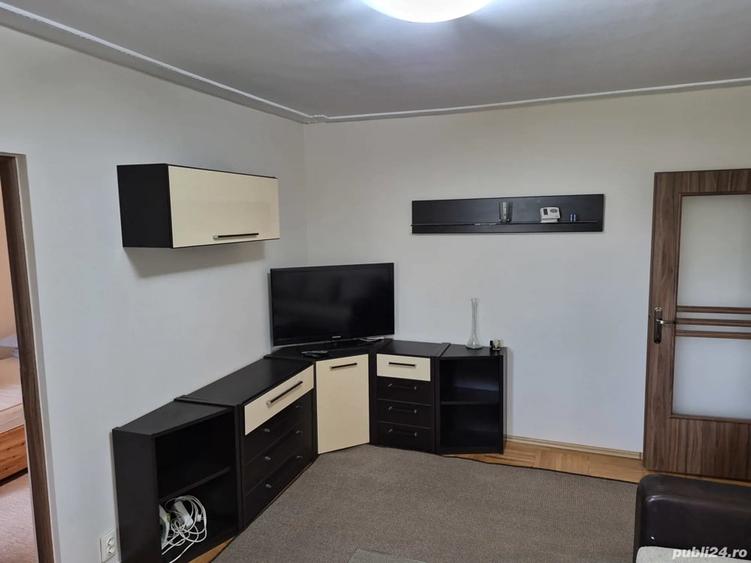 Apartament cu 2 camere semidecomandat în 7 Noiembrie