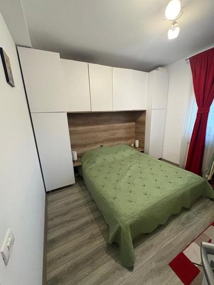 Casă individuală cu 7 camere cu Canalizare în Nord-Est
