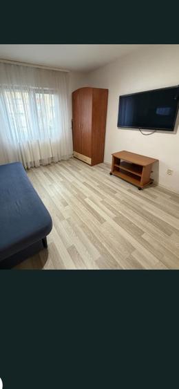 Garsonieră decomandată în Tractorul