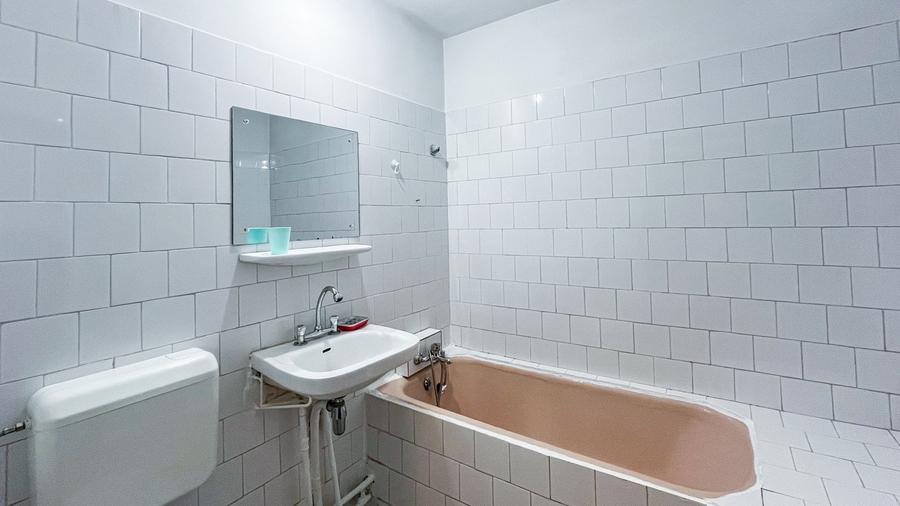 Apartament cu 3 camere semidecomandat, mobilat în Militari