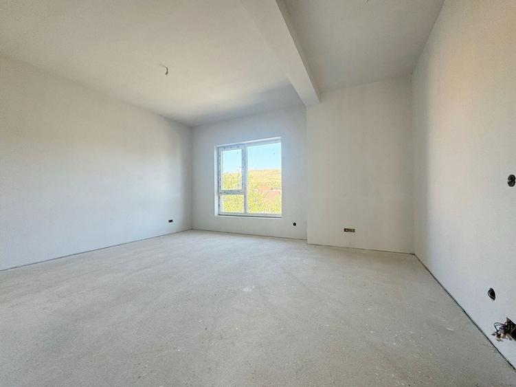 Duplex cu 4 camere cu Canalizare în Florești