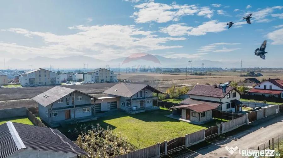 Casă cu 5 camere cu Teren 700 Mp în Sânpetru
