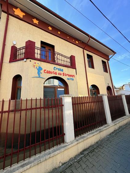 Casă cu 10 camere cu Teren 400 Mp în Central