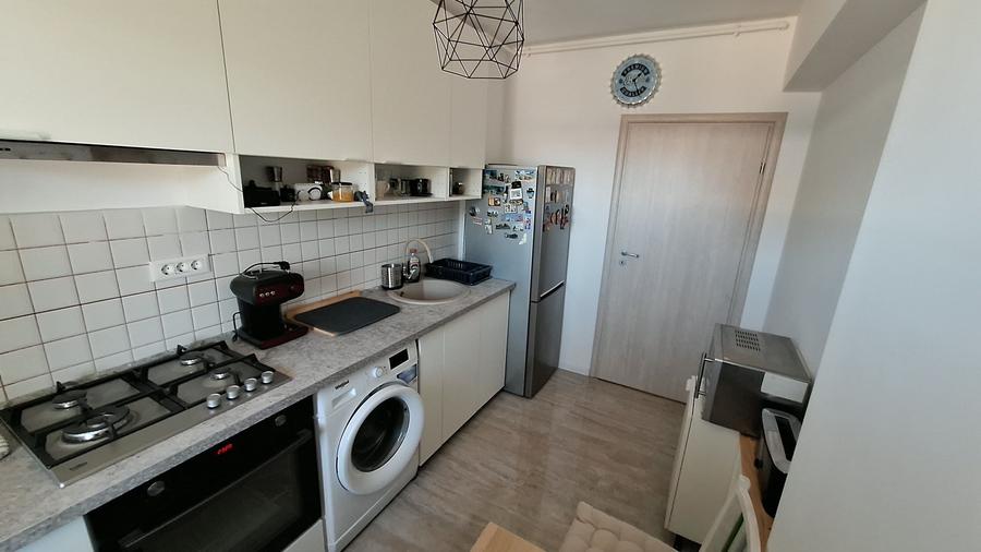 Apartament cu 2 camere decomandat în Roșu — fotografia 1