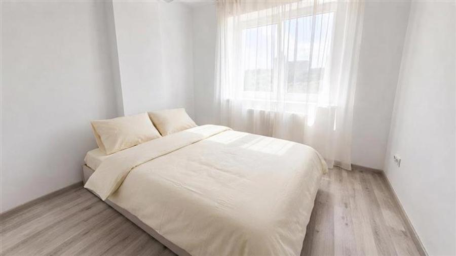 Apartament cu 3 camere decomandat, mobilat în Tractorul