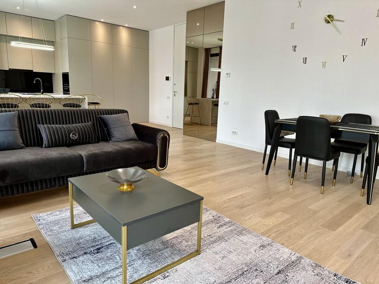 Apartament cu 5 camere decomandat, mobilat în Nord