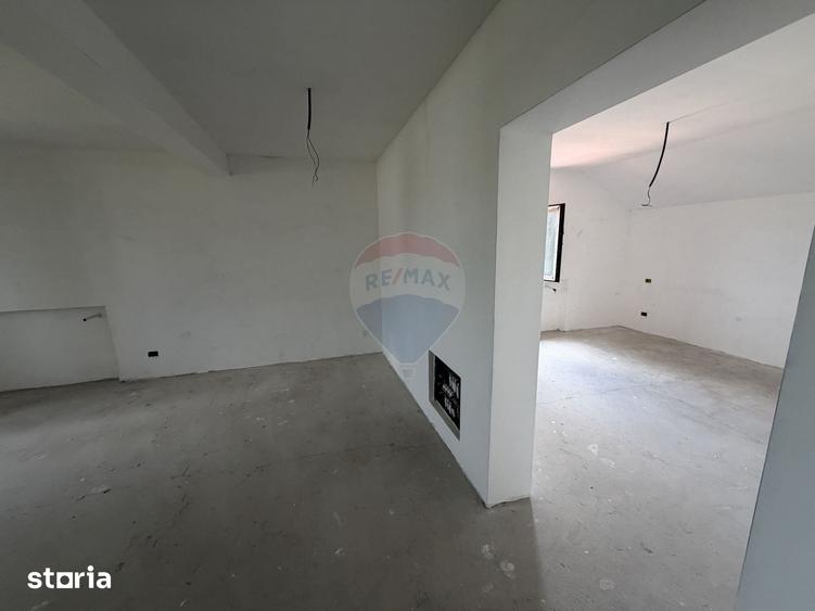 Casă cu 5 camere cu Teren 3960 Mp în Milcovul