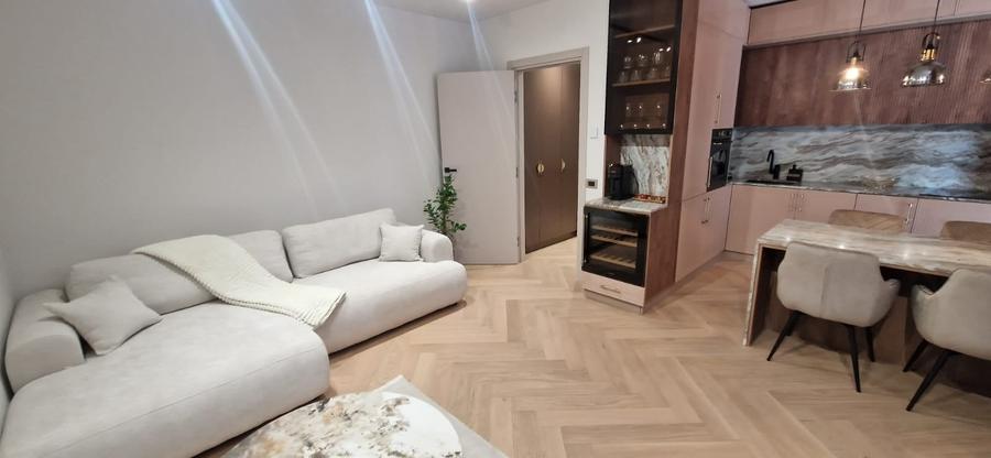 Apartament cu 2 camere semidecomandat în Băneasa