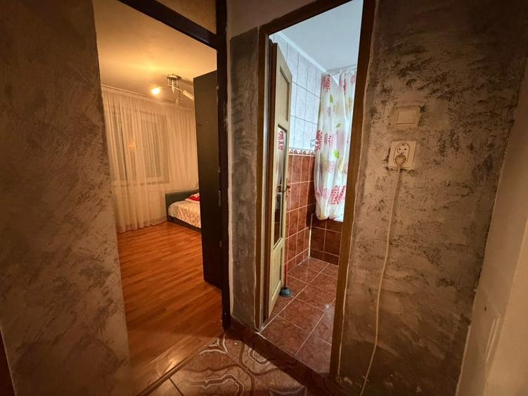 Apartament cu 4 camere semidecomandat, mobilat în Dristor
