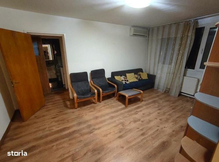 Apartament cu 3 camere semidecomandat în Titan