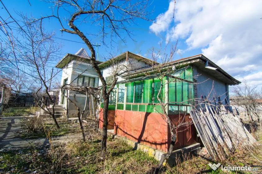 Casă cu 3 camere cu Teren 4145 Mp în Vedea