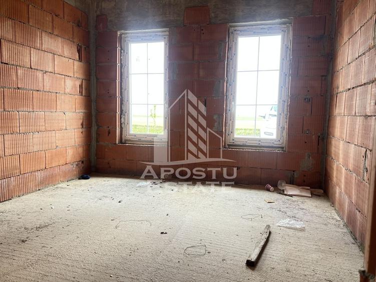 Duplex cu 4 camere cu Canalizare în Cornești