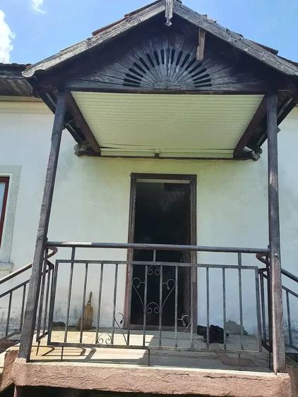 Casă cu 5 camere cu Teren 3000 Mp în Butoiești