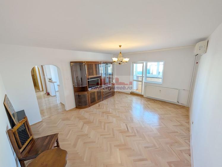 Apartament cu 2 camere decomandat în Victoriei