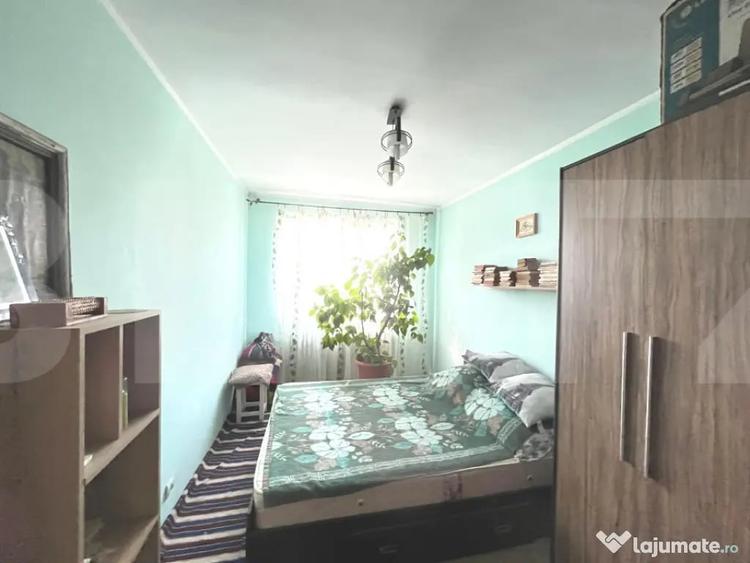 Apartament cu 4 camere semidecomandat, mobilat în Central
