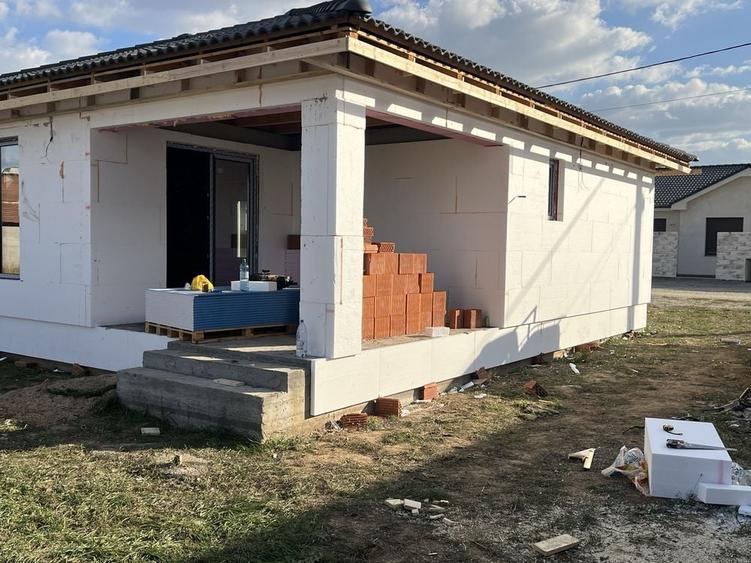 Casă cu 3 camere în Sântandrei