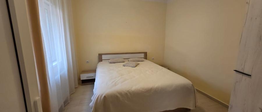 Apartament cu 3 camere semidecomandat în 15 Noiembrie