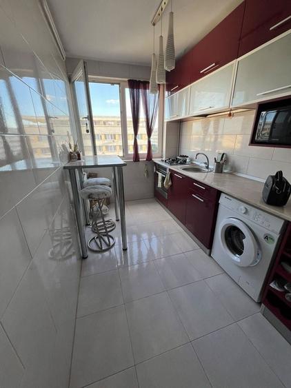 Apartament cu 3 camere semidecomandat, mobilat în Iancului