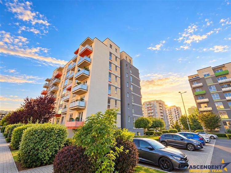 Apartament cu 2 camere decomandat, mobilat în Tractorul