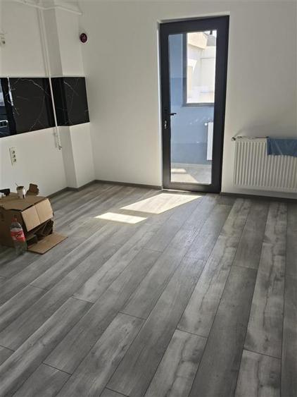 Apartament cu 3 camere decomandat în Apollo