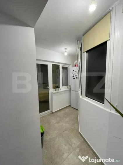 Apartament cu 3 camere semidecomandat în Micro 5