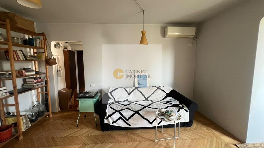 Apartament cu 2 camere semidecomandat, mobilat în Universitate