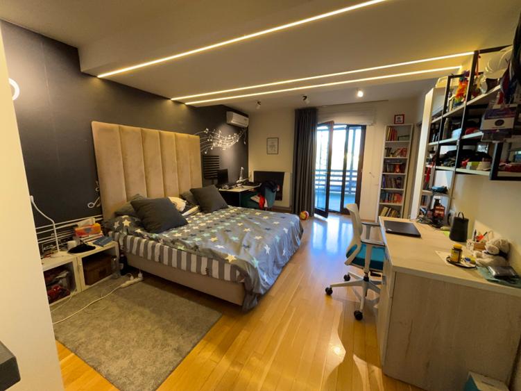 Casă cu 8 camere cu Teren 530 Mp în Pipera