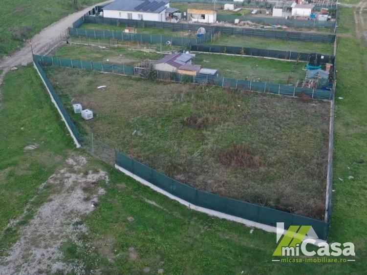 Teren Construcții extravilan de 952 mp, în Sud-Vest