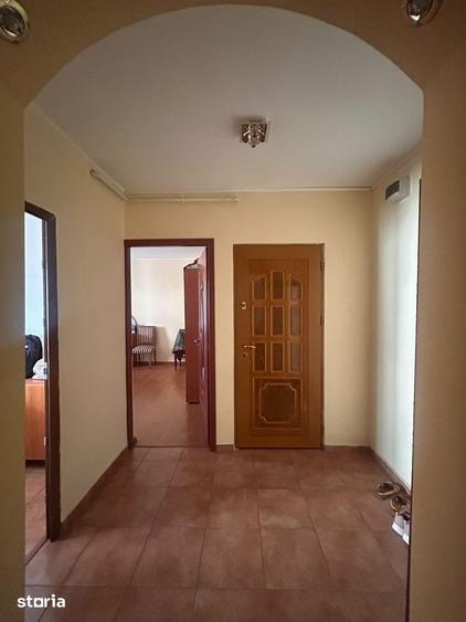 Apartament cu 3 camere decomandat în Exterior Vest