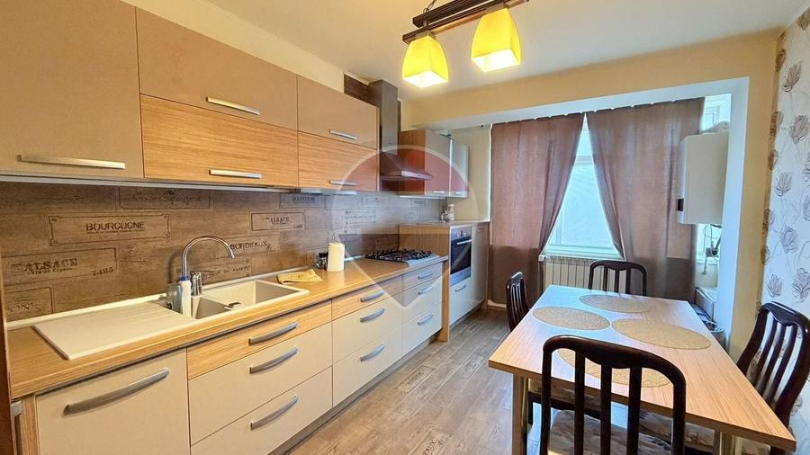 Apartament cu 3 camere decomandat, mobilat în Buzaului