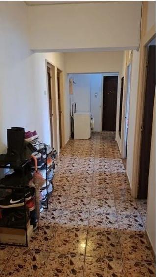 Apartament cu 3 camere decomandat în Sebastian