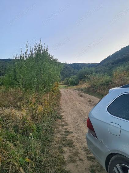 Teren de 1800 mp, în Poplaca