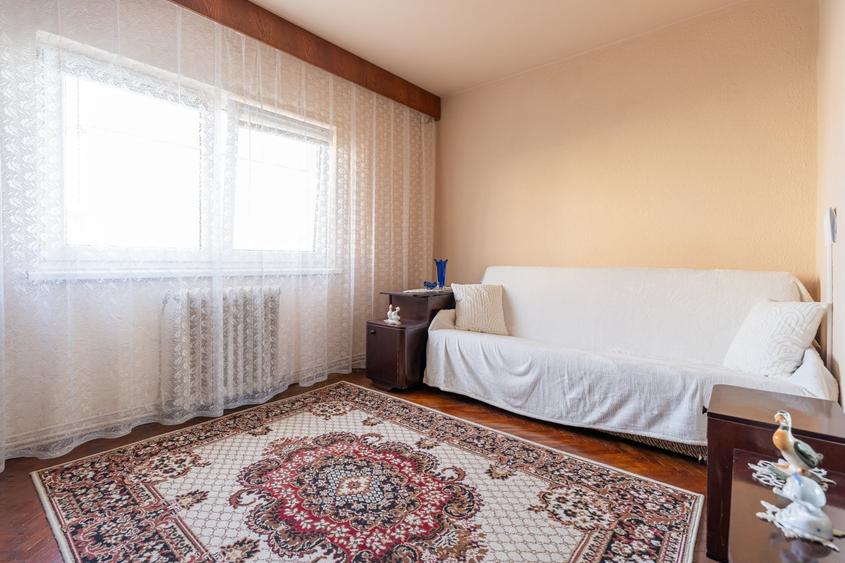 Apartament cu 3 camere decomandat, mobilat în Dumbrava 2
