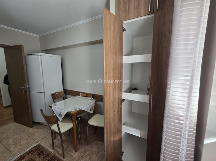 Apartament cu 3 camere decomandat, mobilat în P-ța Mihai Viteazu
