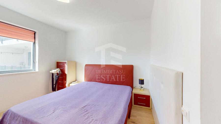 Apartament cu 4 camere semidecomandat, mobilat în Băneasa