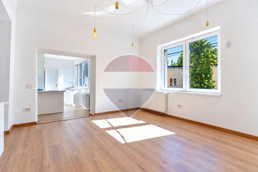 Apartament cu 3 camere decomandat în Semicentral
