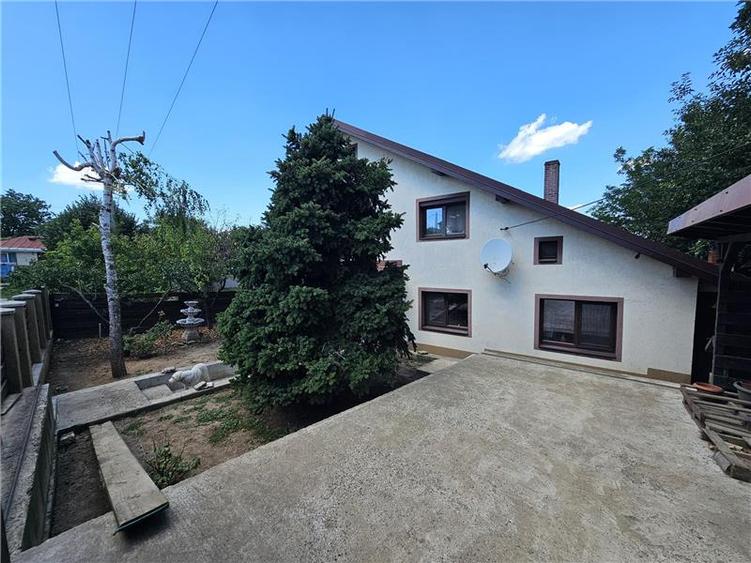 Casă cu 5 camere cu Piscina în Aroneanu