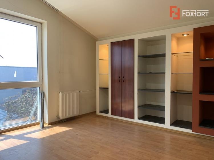 Casă individuală cu 10 camere cu Canalizare în Mehala